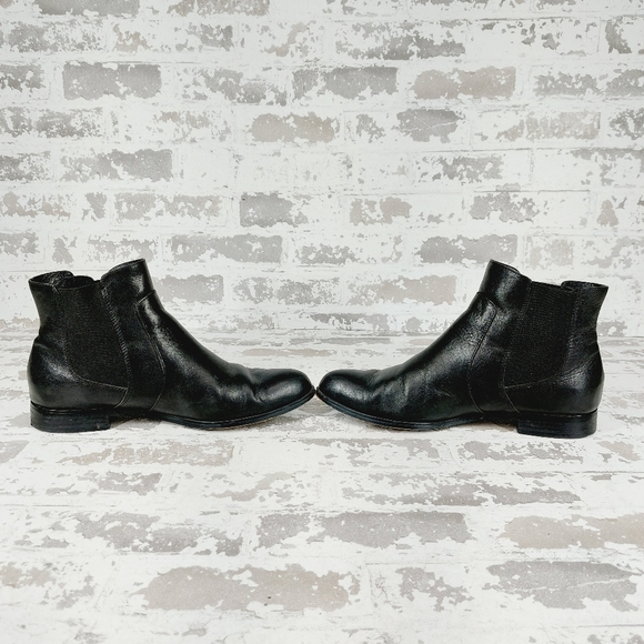 Isola Black Leather Pull On Almond Toe Ankle Boots T637 - Picture 6 of 10